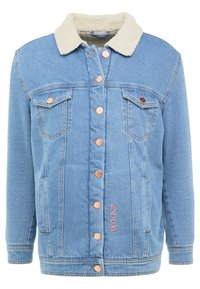 Ljusblå denimjacka med en beige fleecekrage. Har kopparfärgade knappar, två bröstfickor och broderad text på sidan.