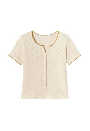 Cardigan en tricot à manches courtes de couleur crème, avec un devant boutonné, un motif en losanges texturé et une bordure en contraste marron à bords festonnés au col et aux manches.