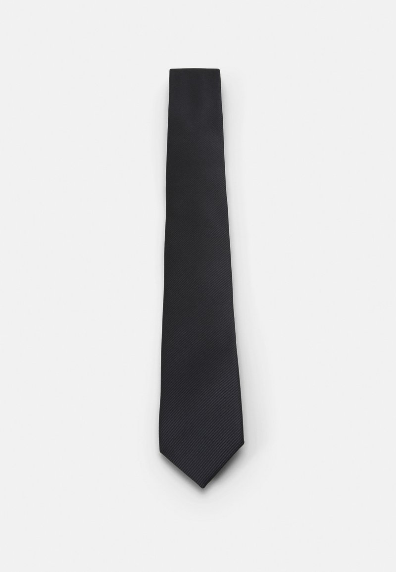 Cravate noire étroite avec un motif en diagonale texturé et côtelé. Présente une pointe et une finition lisse. Convient aux tenues formelles.