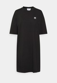 Robe t-shirt en coton noir avec manches courtes, encolure ronde et logo Adidas blanc sur la poitrine. Texture lisse, longueur au genou.