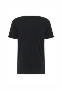 Tricou negru cu mânecă scurtă și decolteu rotund, fabricat dintr-un material moale, având un design simplu și clasic, fără modele sau accente vizibile.