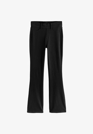 Juodos plačiakraštės džinsai, pagaminti iš minkštos medžiagos, su lygiu paviršiumi, priekinėmis kišenėmis ir liemens juosta su diržo kilpelėmis.