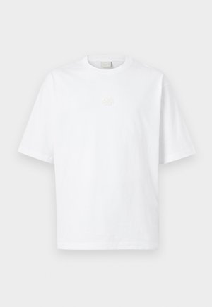 Weißes Baumwoll-T-Shirt mit Rundhalsausschnitt und kurzen Ärmeln, versehen mit einem dezenten beigen Blumenlogo auf der Brust und einem lockeren Schnitt.