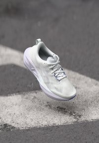 Valimata, white/lilac hint