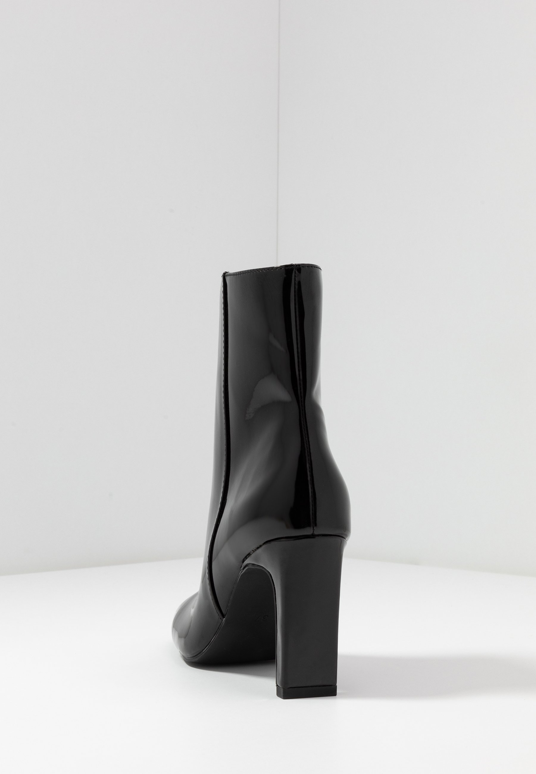 Nly by Nelly SQUARED TOE BOOT Enkellaarsjes met hoge hak Nly by Nelly SQUARED TOE BOOT Enkellaarsjes met hoge hak