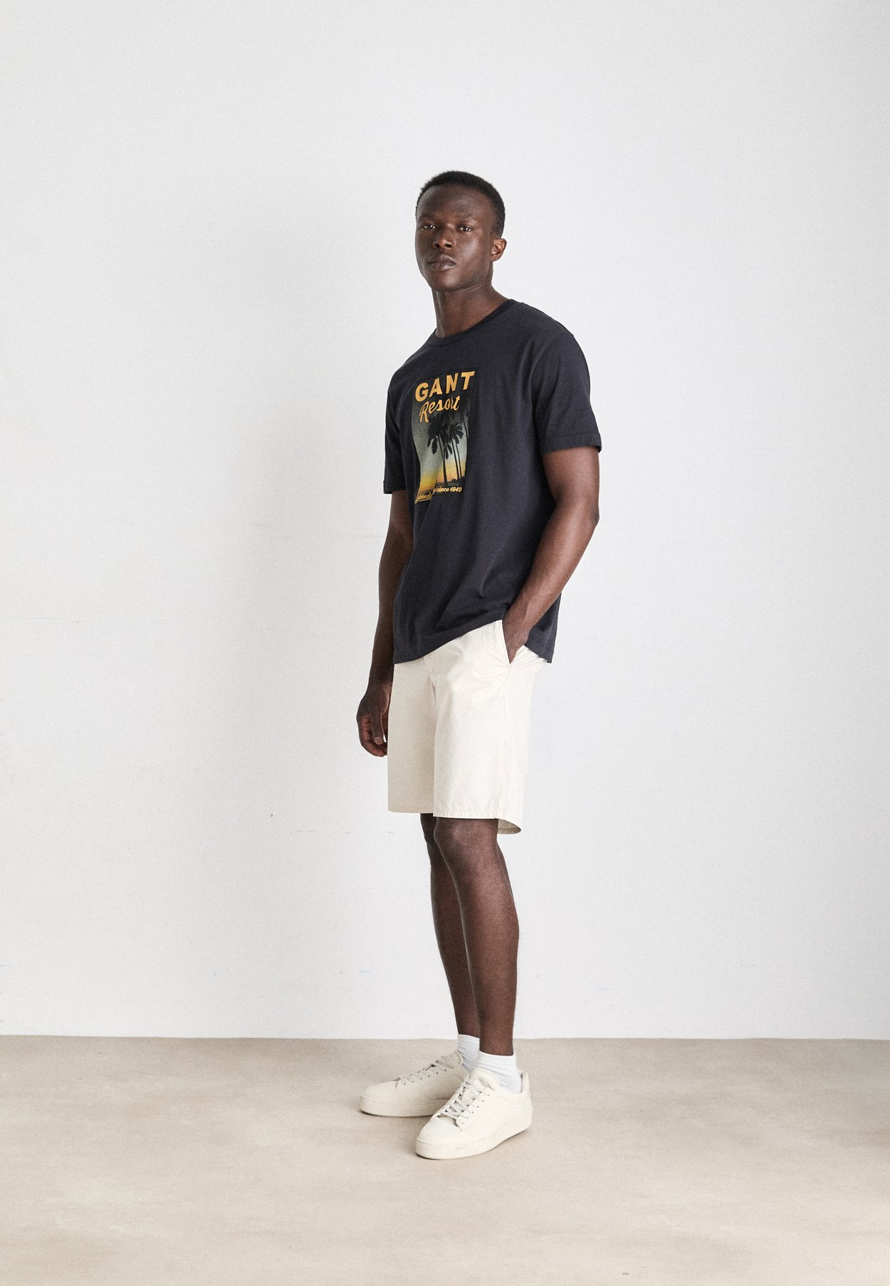 RELAXED FIT