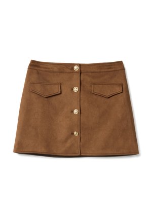 Brauner Minirock aus Wildleder mit vorderer Goldknopfverschluss und zwei Klappentaschen, auf weißem Hintergrund dargestellt.