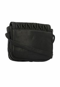 Borsa a spalla in pelle nera con un top texturizzato e plissettato e una parte frontale liscia. Presenta una tracolla rimovibile e un logo impresso sul lato.