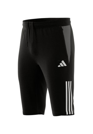 Zwarte sportshorts met een gladde textuur, voorzien van een gaas zijpaneel, een broekband met trekkoord en drie witte strepen aan één kant.