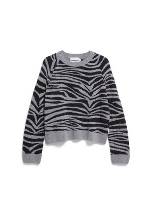 Grijze sweater met zwarte zebraprints. Heeft een geribbelde ronde hals en manchetten. Stof lijkt zacht en heeft een cropped, relaxte pasvorm.