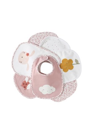 Set aus sechs Baby-Lätzchen mit rosa-weißen Mustern, die lächelnde Wolken, Blumen, Marienkäfer und Tiergesichter zeigen, angeordnet in einer Fächerform.