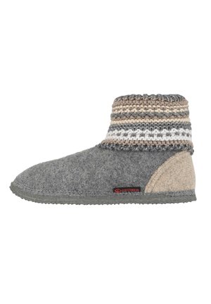 Grau gefütterte Hausschuhe mit einem gestrickten Bündchen in Beige- und Graustreifen. Weicher Stoff und rundes Zehen-Design mit gemustertem Obermaterial und Gummisohle.