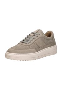 Grijze sneaker met een mix van suede en textieleer, ronde neus, platte veters en een dikke witte rubberen zool. Inclusief stikselaccenten.