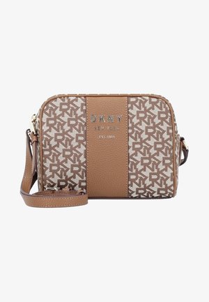 Borsa a tracolla DKNY in pelle sintetica marrone. Caratterizzata da un motivo monogram, chiusura con zip e tracolla regolabile. Logo stampato sul davanti.
