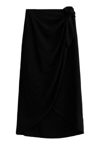 Jupe enveloppante noire en tissu texturé, dotée d'un détail en nœud à la taille et d'un ourlet asymétrique pour une silhouette fluide.