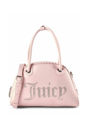 Borsa rosa chiaro con manici doppi superiori, borchie argento che delineano la scritta "Juicy" sul davanti e tracolla regolabile attaccata.