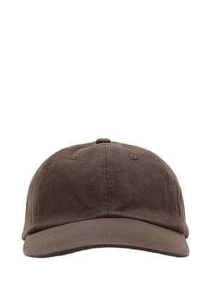 Gorra de béisbol marrón de algodón con seis paneles, ojales de ventilación y visera curva, mostrada de frente sobre un fondo blanco.