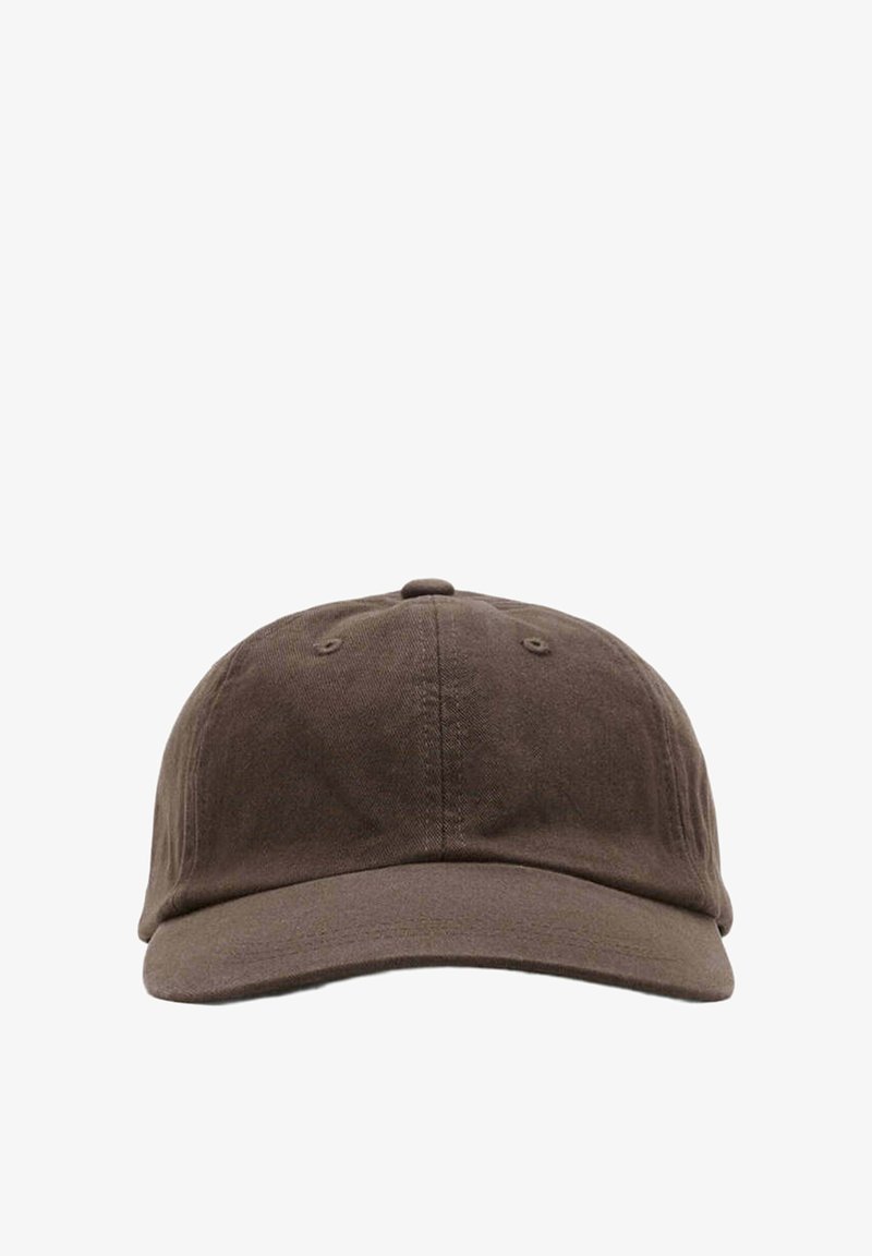 Casquette de baseball en coton marron avec six panneaux, œillets de ventilation et visière incurvée, vue de face sur fond blanc.