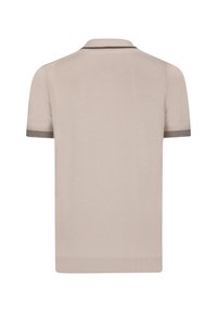 Beige kortærmet polo t-shirt med afslappet pasform. Har ribbede kraver og manchetter med kontrasterende mørke striber. Glat tekstur.