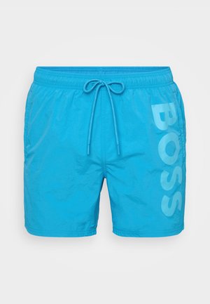 Calções de banho azuis com um cós elástico regulável, tecido leve e um grande logótipo "BOSS" em um azul ligeiramente mais claro na lateral.