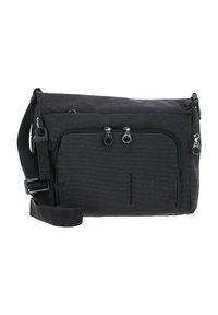 Borsa a tracolla nera realizzata in tessuto resistente, con pattina, tracolla regolabile e due tasche con zip sul davanti per riporre oggetti.