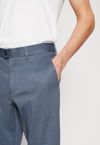 Lindbergh CLUB PANTS - Tygbyxor - dark blue