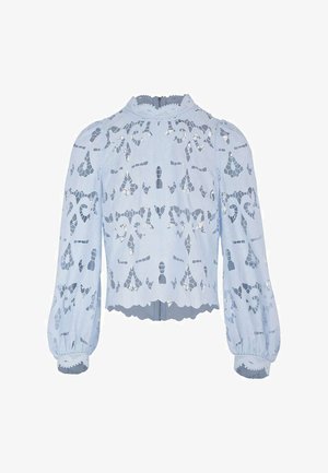 Blouse en dentelle bleu clair à manches longues avec motif floral ajouré, col montant festonné, manches bouffantes, ourlet et poignets festonnés.
