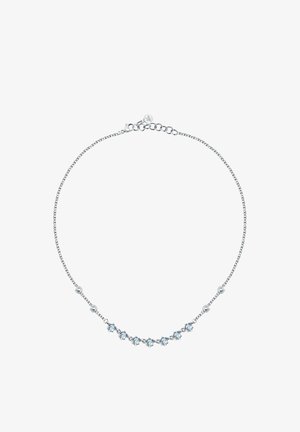 Collana in argento caratterizzata da una serie di gemme azzurro chiaro montate in prong decorativi, con ulteriori piccole pietre trasparenti distribuite uniformemente.
