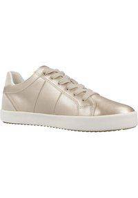 Sneaker metallic beige con tomaia in pelle liscia, punta tonda, suola piatta in gomma bianca e chiusura centrale con lacci. Accenti di cuciture sottili.