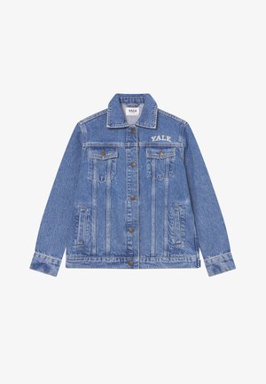 Τζάκετ τζιν σε ανοιχτό μπλε χρώμα με δύο τσέπες στο στήθος, κουμπιά μπροστά και λογότυπο του Γέιλ κεντημένο στη αριστερή πλευρά. Διαθέτει κλασικό γιακά και μακριά μανίκια.