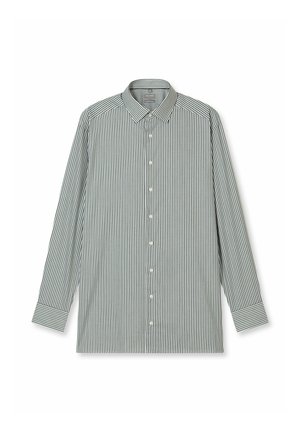 Hemd mit langen Ärmeln und Knopfleiste, mit grünen und weißen senkrechten Streifen, Kragen und weißen Knöpfen. Glatter Stoff und gerader Schnitt.