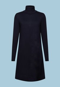 Robe-pull noire à manches longues et col roulé avec poignets et ourlet côtelés sur fond bleu clair.