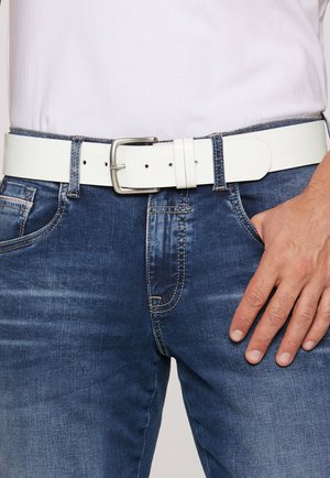 White leather belt with a metal buckle, worn over blue denim jeans. Features a smooth texture and multiple belt holes for adjustable fit.