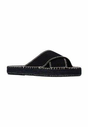 Zwarte suède slip-onsandalen met een kruisbandontwerp, voorzien van contrasterende witte stiksels en een gevlochten jute zool voor textuur en duurzaamheid.