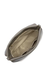 Sac à main en cuir gris avec une texture lisse, doté d'une fermeture éclair et d'une doublure en tissu beige, offrant plusieurs poches intérieures pour une meilleure organisation.