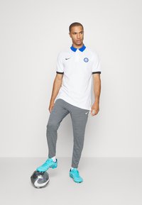 Nike Performance M NK DF ACD TRK PNT KP FP HT - Calças de fato de treino - smoke grey/summit white