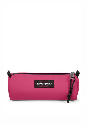 BENCHMARK SINGLE - Pencil case - carmine pink