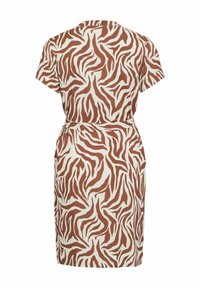 Brun och krämfärgad mönstrad klänning med korta ärmar, som har en vågig zebra-liknande design och en figursydd midja. Slät tygtextur.
