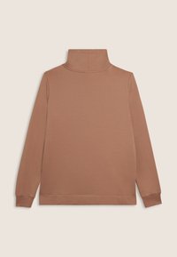 Haut marron à manches longues avec un col montant, une texture douce et des poignets élastiques. Design simple sans coutures visibles ni embellissements.
