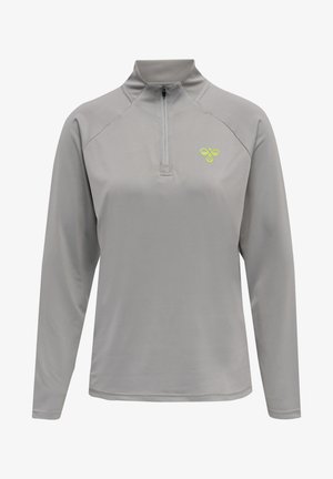 Pull-over à manches longues gris clair avec une demi-fermeture éclair, fabriqué à partir d'un matériau lisse ; présente un petit logo vert sur la poitrine gauche.