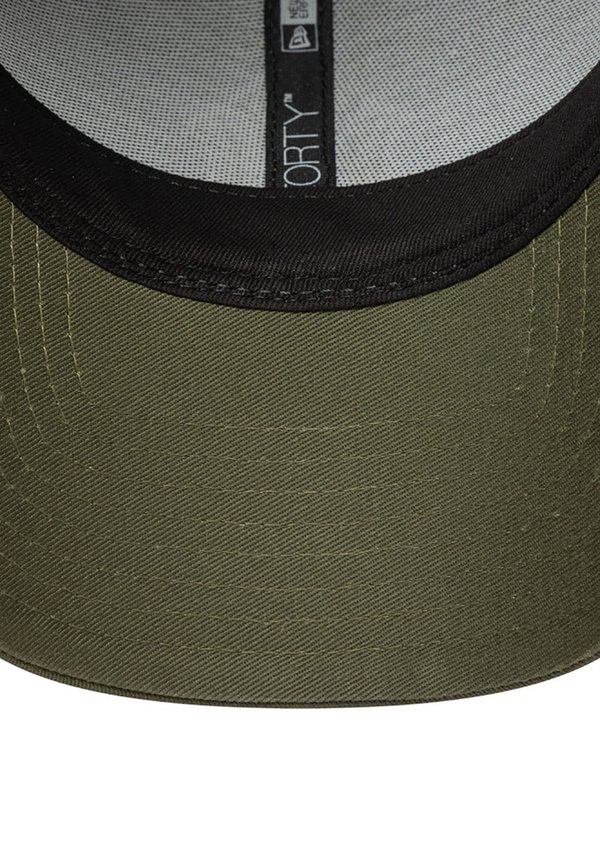 OUTLINE - Cap - new york yankees nov3