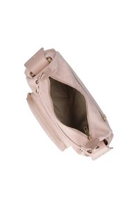 Borsa a mano rosa chiaro realizzata in materiale morbido, dotata di chiusura a zip e un ampio interno. Accentuata con hardware color oro.