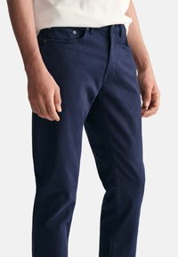 GANT DESERT - Džíny Straight Fit - marine