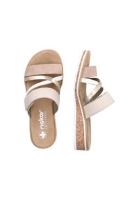 Beige slipper sandalen met kruisbanden in wit en gouden accenten. Kurk-textuur zool met witte rand, gevoerde voetbed voor comfort.
