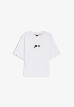 Weißes T-Shirt mit kurzen Ärmeln und Rundhalsausschnitt, mit schwarzem, kursiv gesticktem Logo "BOSS" auf der Brust.