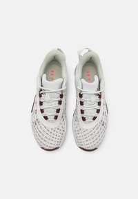 Under Armour TRIBASE REIGN 5 - Træningssko - white clay/deep red/beta