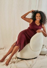 YOU LOOK PERFECT ERIKA - MERINO SKIRT IN RIB KNIT - Bleistiftrock - bordeaux