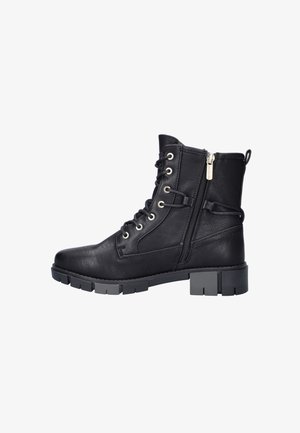 Bottines noires en cuir synthétique texturé. Elles présentent des œillets en métal, un laçage à l'avant, une fermeture éclair latérale et une semelle en caoutchouc épaisse.