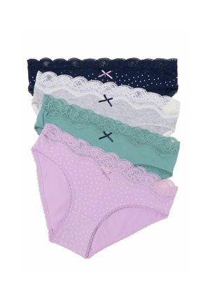 Quatre paires de sous-vêtements pour femmes en coton bordés de dentelle, empilés, en bleu marine, gris, vert et lavande avec de petits nœuds sur les ceintures avant.