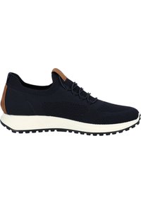 Scarpa sportiva lavorata a maglia di colore blu navy con tomaia testurizzata, intersuola bianca e suola nera. Presenta un accento in pelle marrone sul tallone.